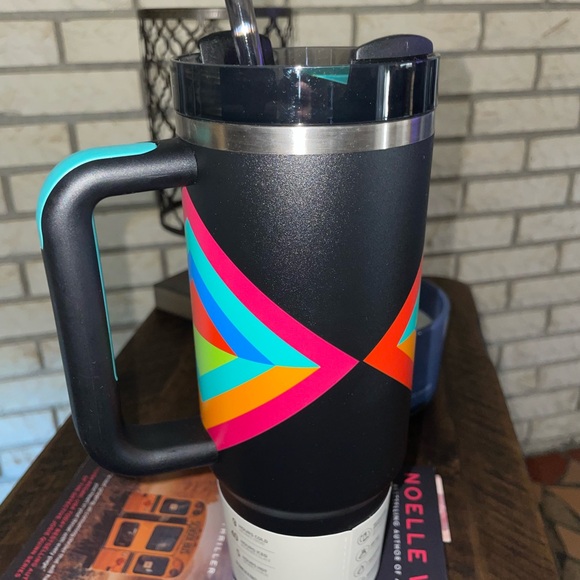 Stanley Black Mug with Vibrant Geometric Design - Picture 3 of 7